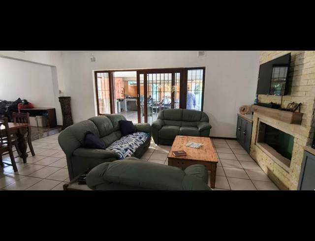 3 BEDROOM HOUSE FOR SALE IN LEISURE BAY